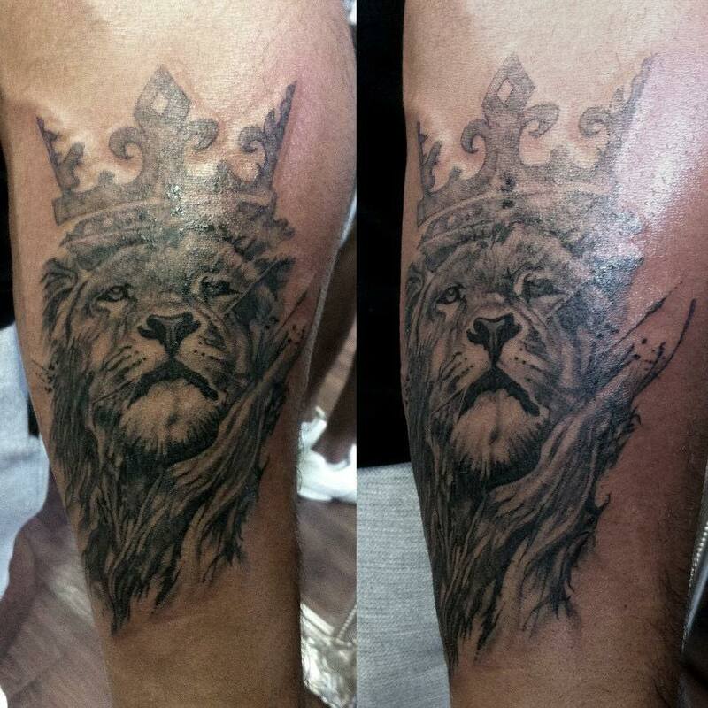 lion tattoo crown black and grey, realism of majestic lion animal king of the jungle, large tattoo 